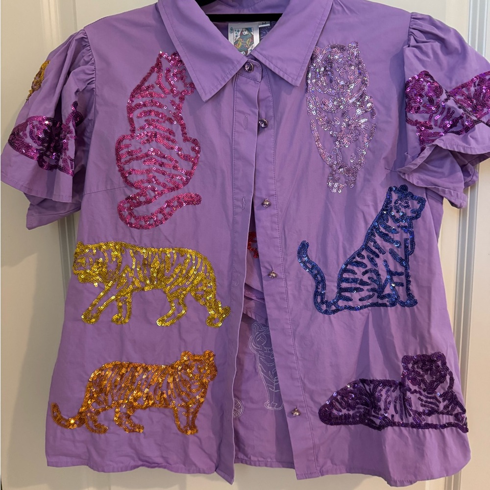 QUEEN OF SPARKLES Purple Button Down Shirt with Tiger Design - Picture 2 of 3